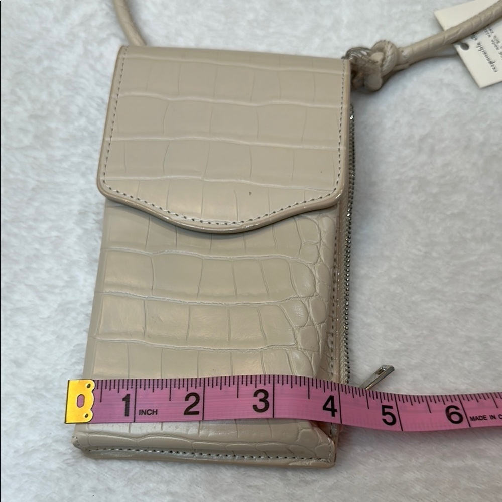 A New Day Cream Crossbody Bag with Elegant Style - Picture 9 of 11